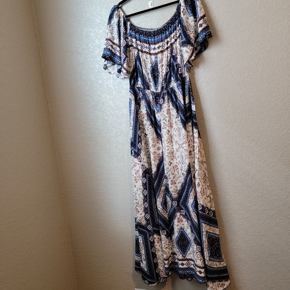 NWOT Aztec Design Short Sleeve Maxi Dress - Picture 7 of 14